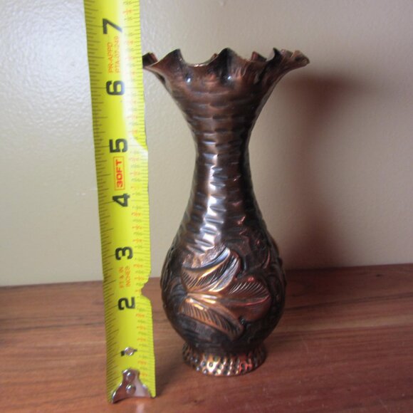 Persian or Middle Eastern hammered copper bud vase repoussé vintage (W3893) - Picture 3 of 7